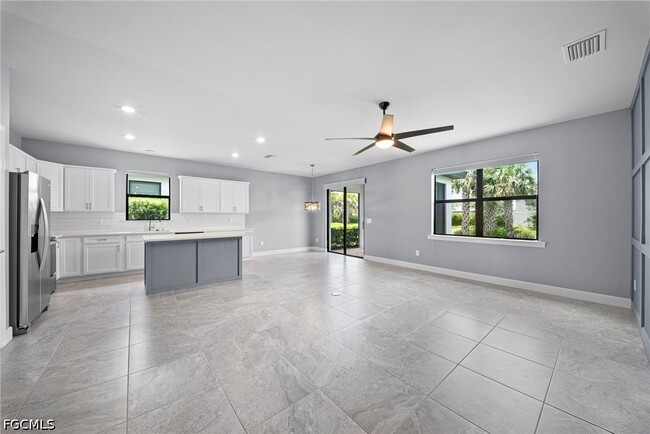 Building Photo - 3685 E Hampton Cir