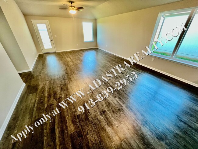 Building Photo - Brand NEW!! Spacious 4 Bed 2 Bath Home in Gardner-Coming Soon!!