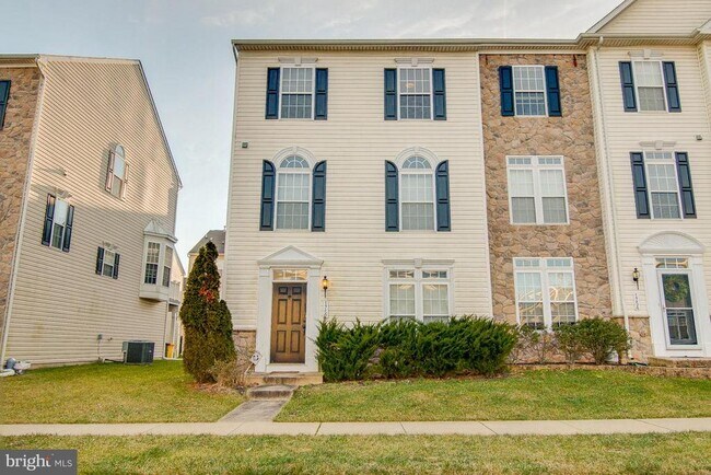 Primary Photo - 1752 Theale Way