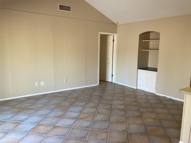 Building Photo - 9250 Rockhurst Dr