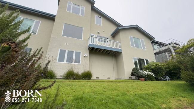 Building Photo - 32 Fairway Pl