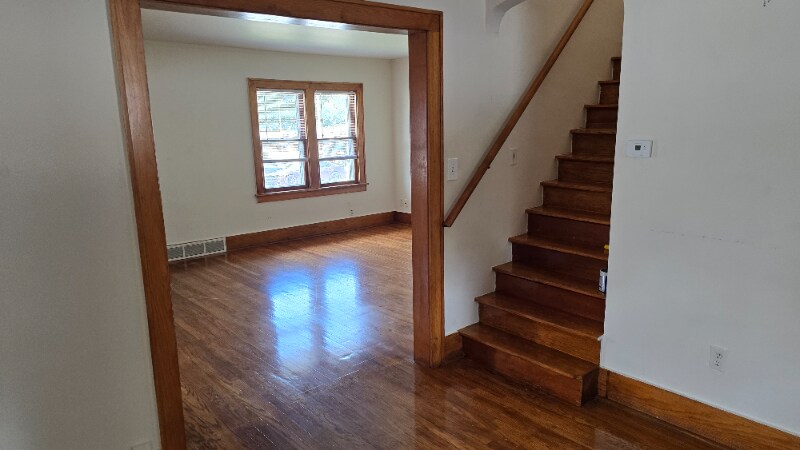 Building Photo - 915 S 48th St