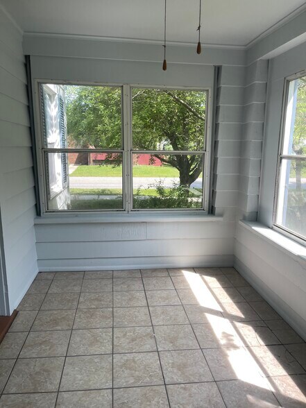 Sun Room - 104 Harrison Blvd