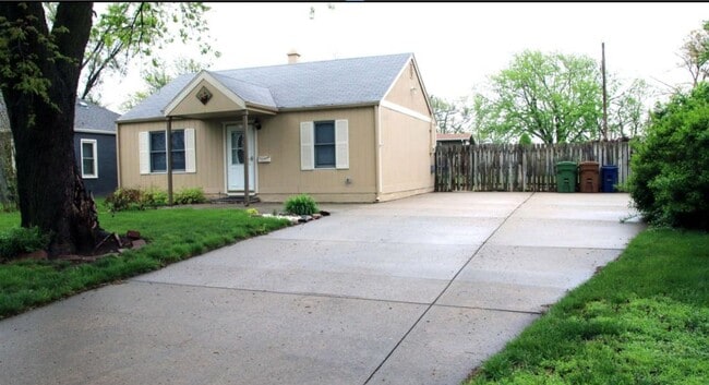 Building Photo - 2711 Franklin St