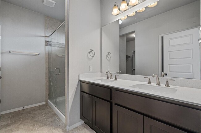 Building Photo - 300 Delta Crst