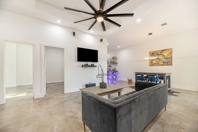 Building Photo - 475 Pinnacle