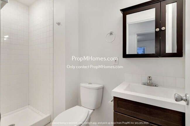 Building Photo - Spacious Retreat in NE Portland - 3 Bedroo...