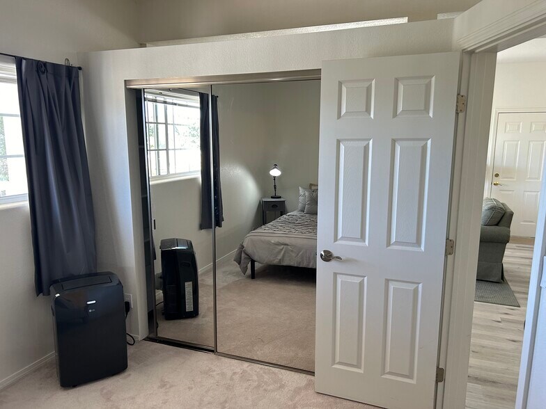 Building Photo - 799 N San Carlos Dr