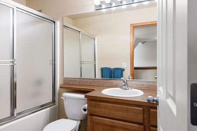 Building Photo - Craftsman Style Townhome in Private Neighb...