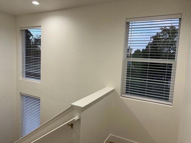 Building Photo - 963 Olive Br Pl