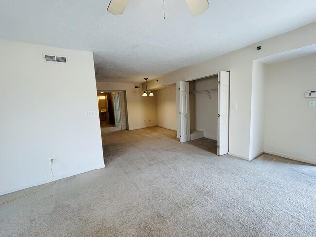 Building Photo - 17 Rosewood Ct