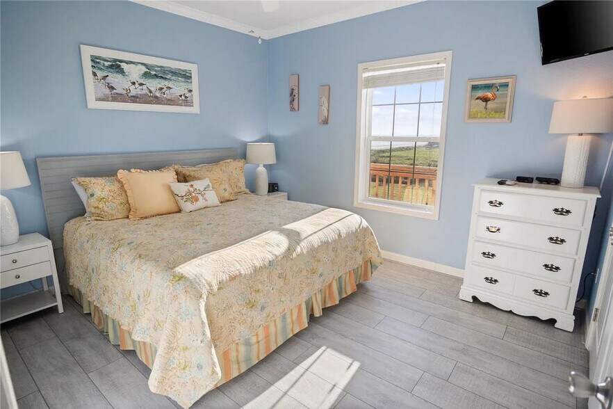 Building Photo - 975 Dolly St