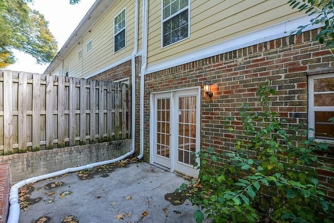 Building Photo - 1014 Summer Pl NW