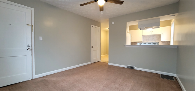 Building Photo - Beautiful studio Apartment Close to Wright...