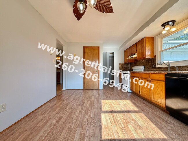 Building Photo - 2 Bedroom Home