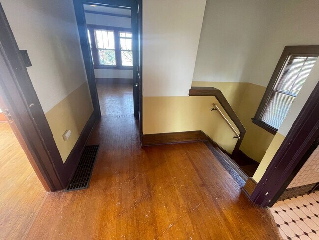 Building Photo - Beautiful 4 Bedroom Home - Free August Rent!!