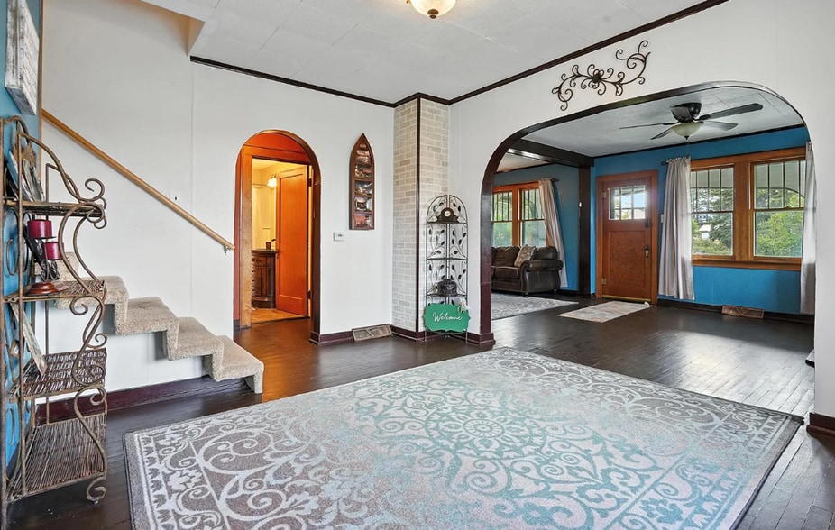 Building Photo - 212 May St