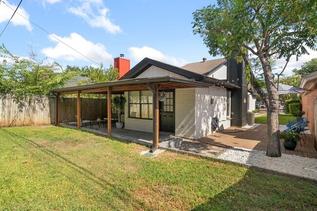 Building Photo - 408 Sycamore Ln