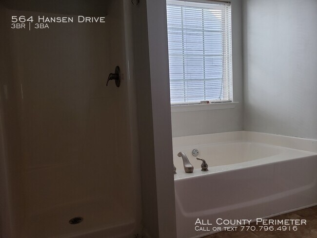 Building Photo - 3 Bedroom 3 Bath in a GREAT community