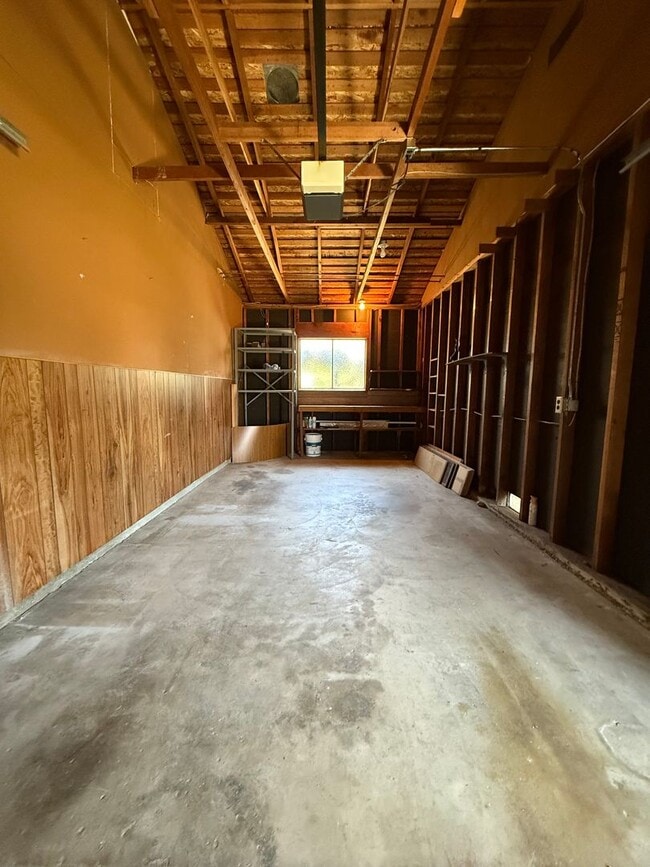 Building Photo - 2 Bedroom, 1 Bath  Duplex - Mountain View ...
