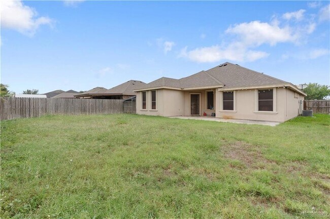 Building Photo - 2318 Hannah Dr