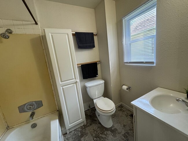 Building Photo - I Can See Clearly Now: Spacious 2 Bed, 1 B...