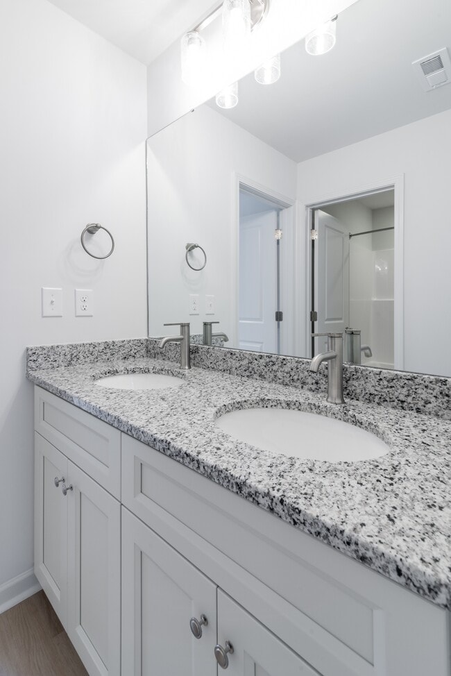 Building Photo - 2719 Capitol Dr