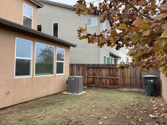 Building Photo - 6319 E Creek View Ln