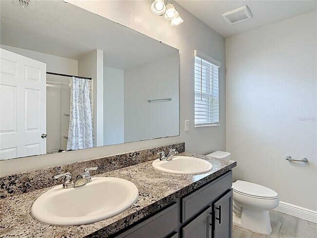 Building Photo - 3040 Lakes Crest Ave