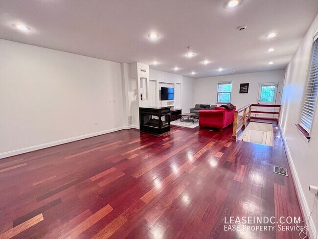 Building Photo - 3573 Warder St NW