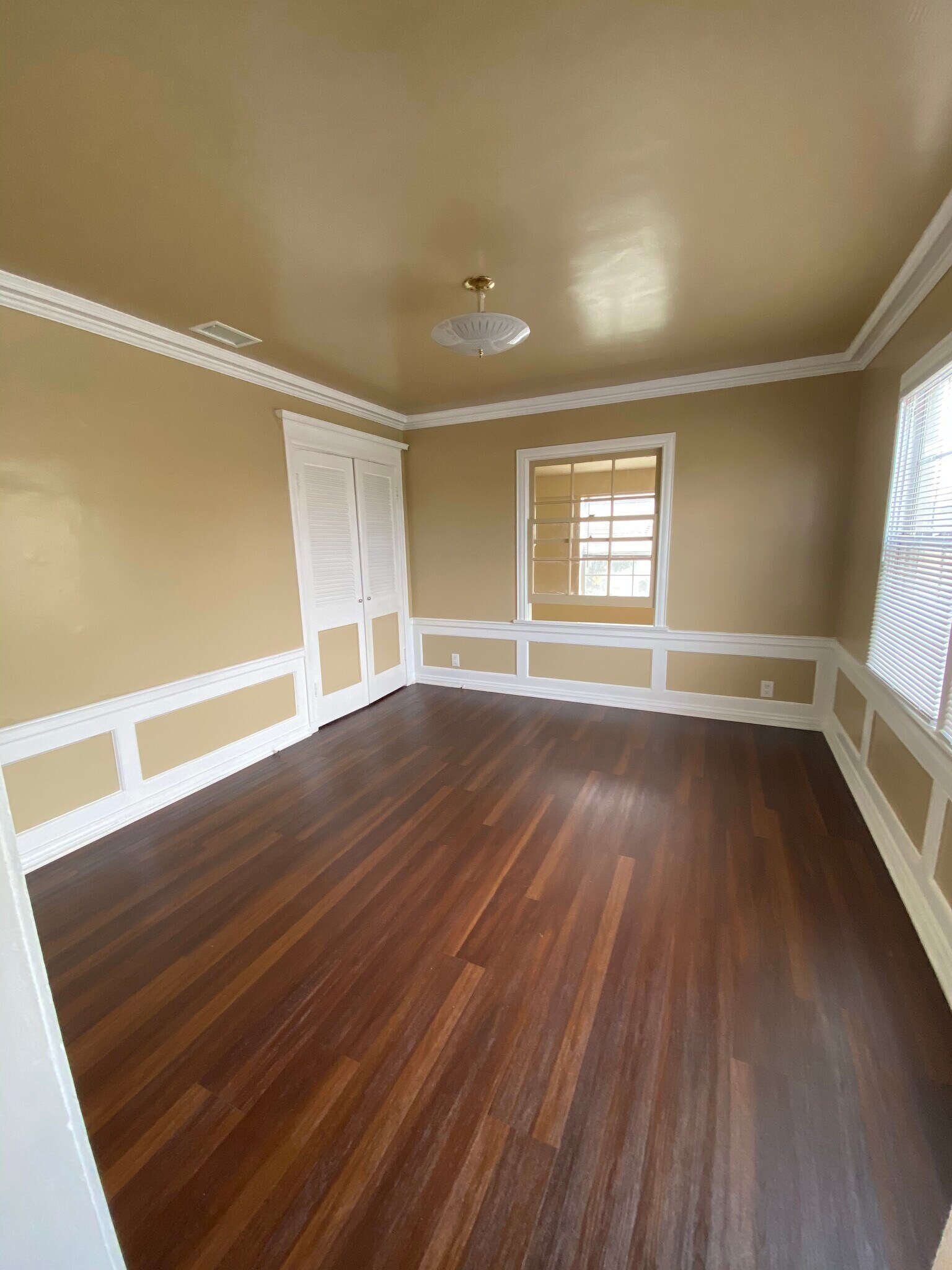 Building Photo - 2019 S Longwood Ave