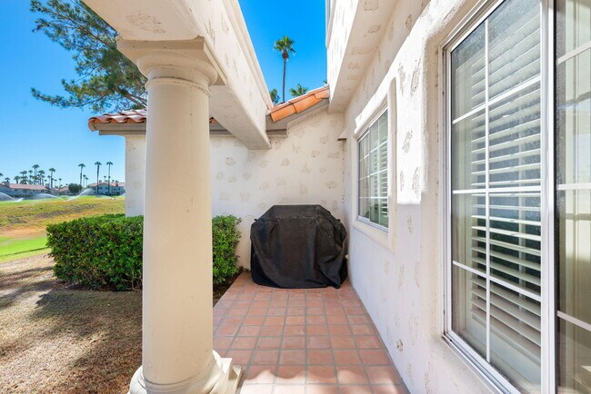 Building Photo - 260 Vista Royale Cir E