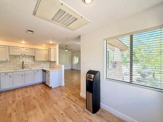 Building Photo - 16801 N 94th St