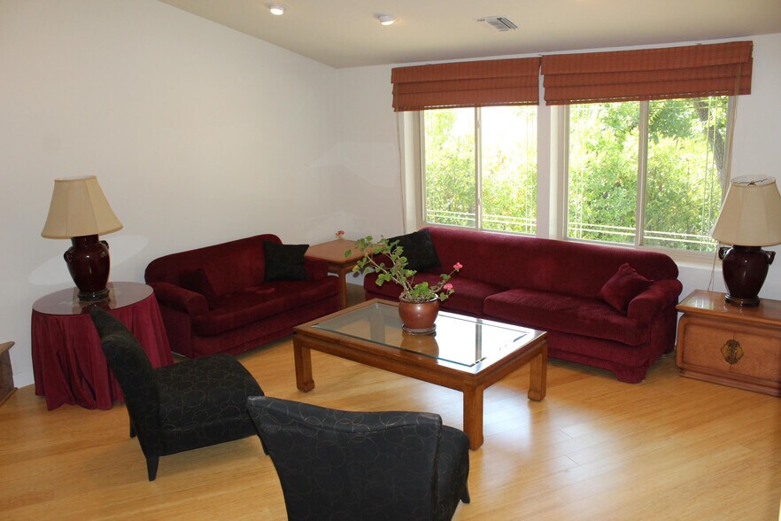Building Photo - 4400 Portico Pl