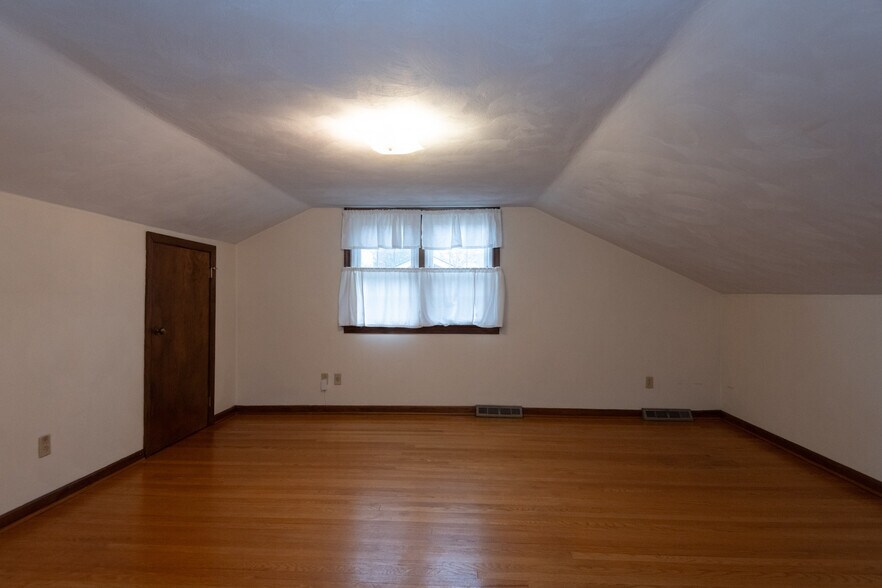 Building Photo - 561 Summit Ridge Dr