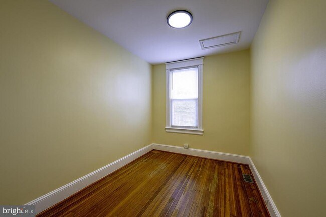 Building Photo - 5518 13th St NW