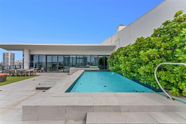 Building Photo - 5500 Island Estates Dr