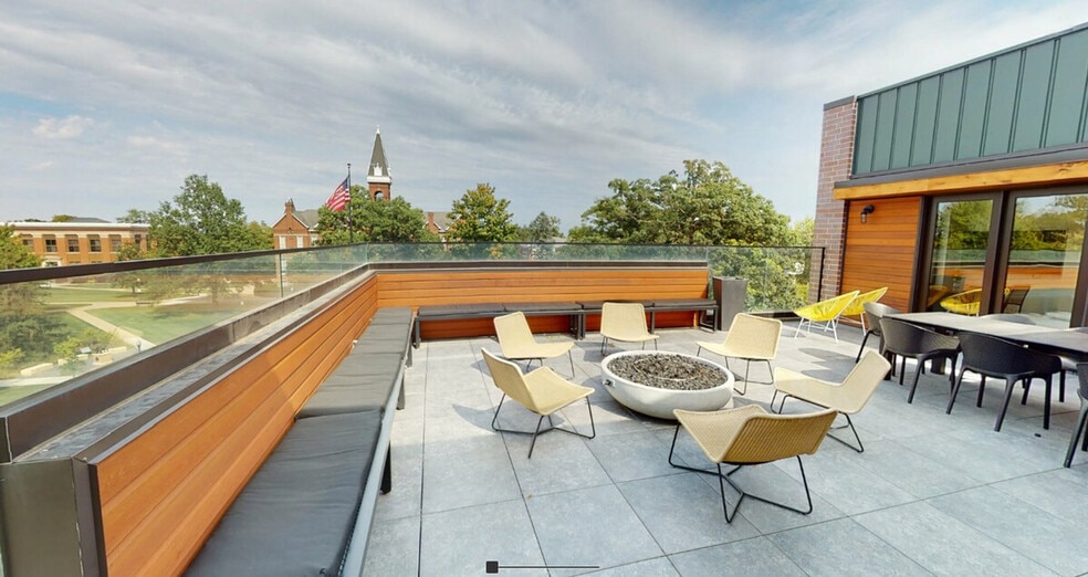 Building Photo - 2530 University Ave