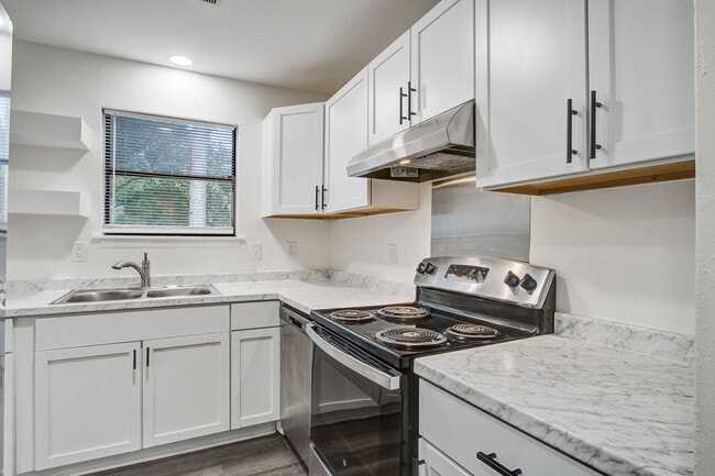 Building Photo - 114 Langley Dr