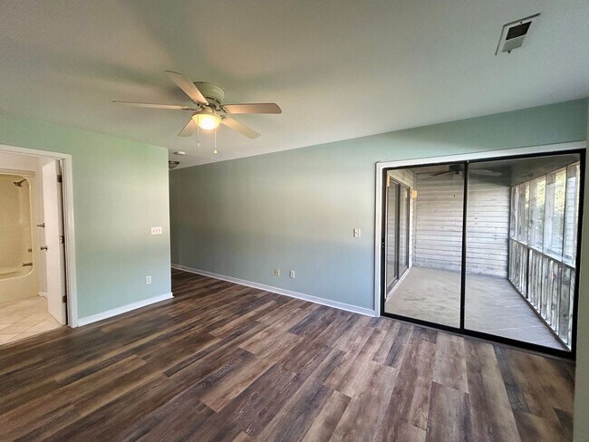 Building Photo - 2BR/2BA Condo close to Wrightsville Beach ...