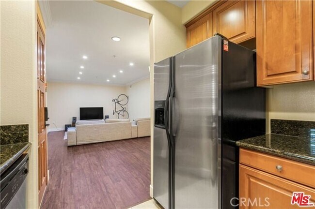 Building Photo - 1401 S St Andrews Pl