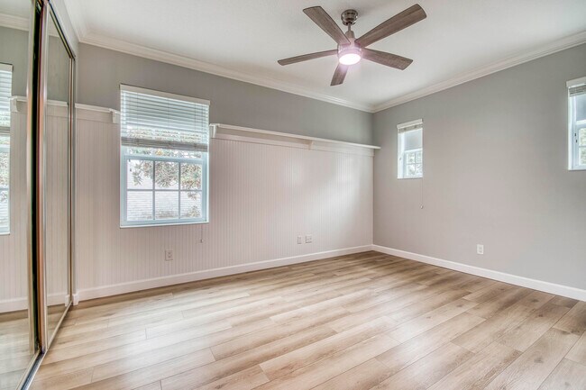Building Photo - 240 Poinciana Dr