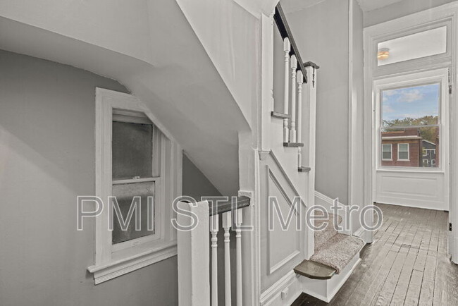 Building Photo - 4036 Flad Ave