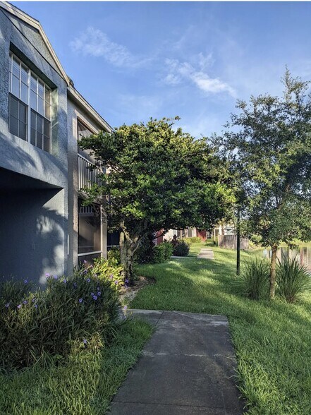 Building Photo - 201 Santa Clara Dr