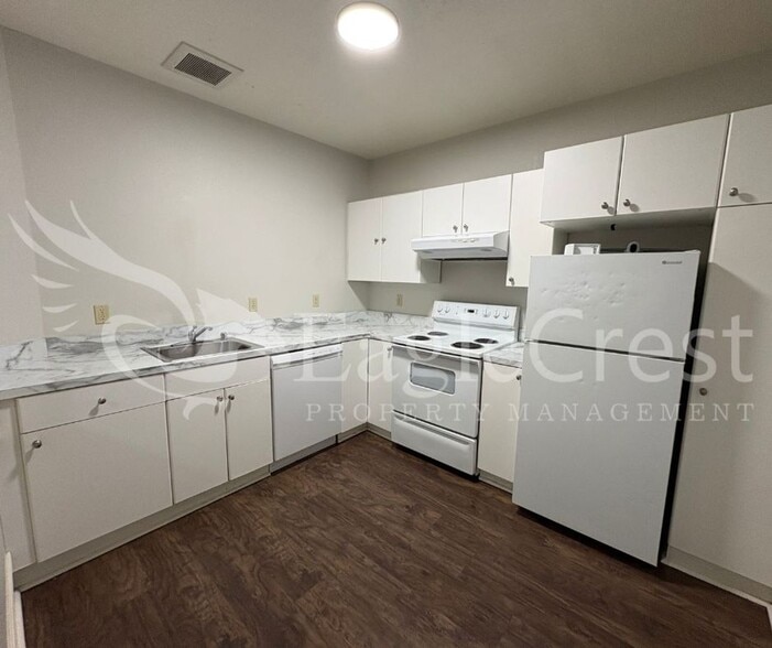 Building Photo - 105NSP