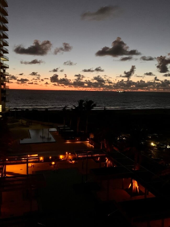 Building Photo - 3100 N Ocean Dr