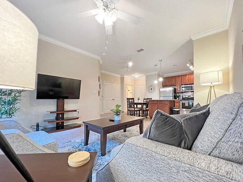 Building Photo - 2021 N Lemans Blvd