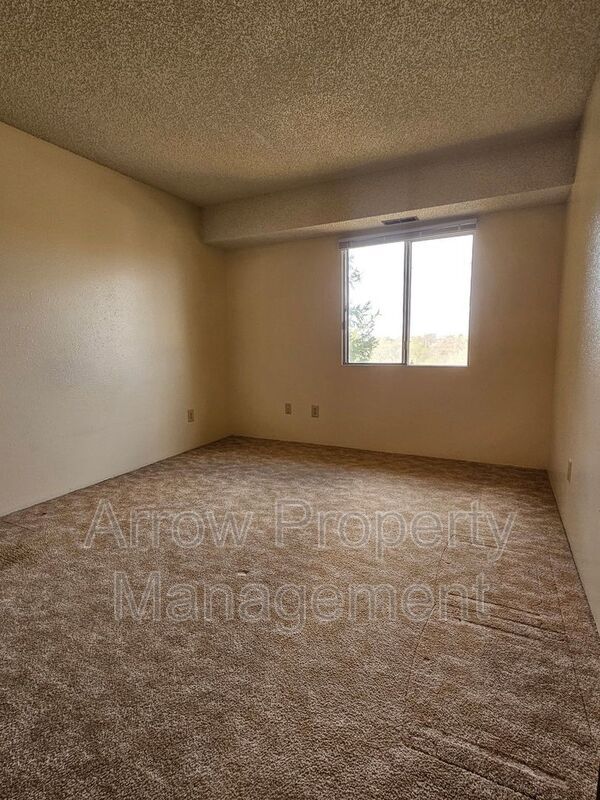 Building Photo - 1300 E H St