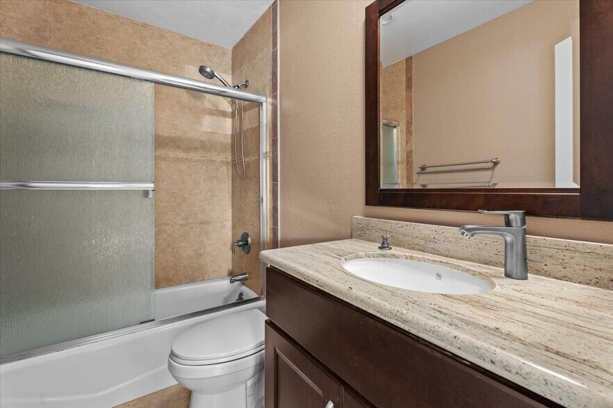 Building Photo - 2411 Prospect Ave