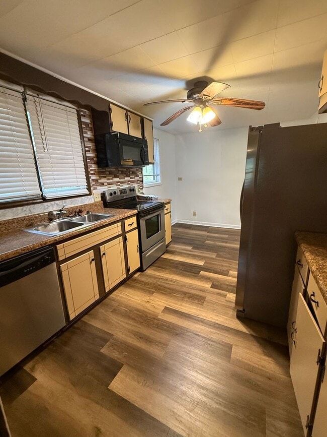 Building Photo - Hayesville Farmhouse